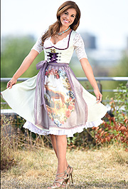 Wiesn-Styling von dresscoded.com, MAC und Aveda am 28. August 2015 in München: Karen Webb, Christine Theiss, Simone Ballack und Verena Kerth zeigen die Trachten- und Styling-Trends fürs Oktoberfest: Fesche Leihdirndl und Zöpfe sind Trumpf!  (©Foto: API)